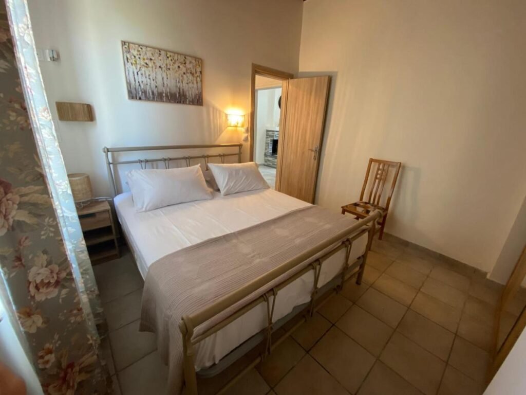 Bedroom with double bed, terrace apartment, Aphrodite Apartments Mytikas