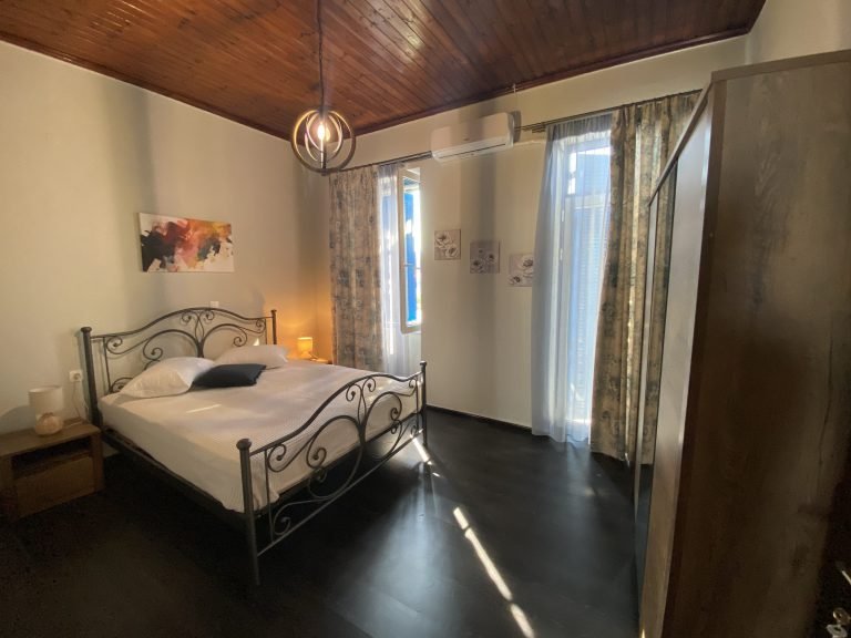 Double bedroom with wooden ceiling, upper sea-view apartment, Aphrodite Apartments Mytikas