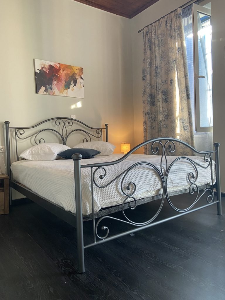 Double bed in the first bedroom, upper sea-view apartment, Aphrodite Apartments Mytikas
