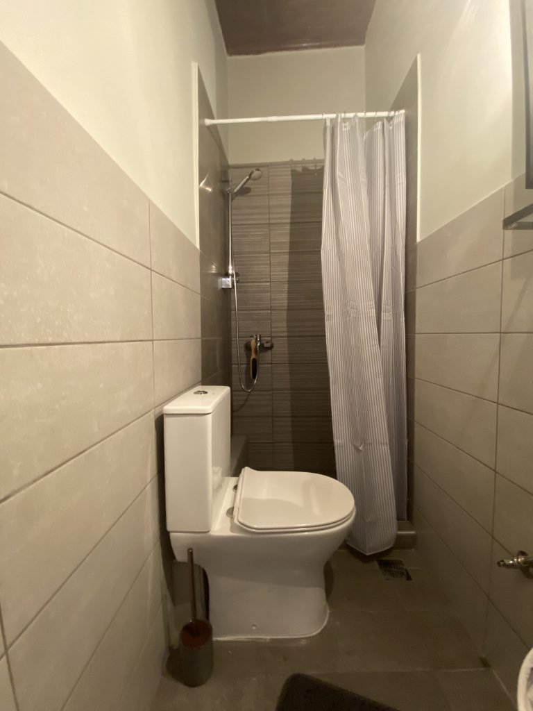 Bathroom with shower, upper sea-view apartment, Aphrodite Apartments Mytikas
